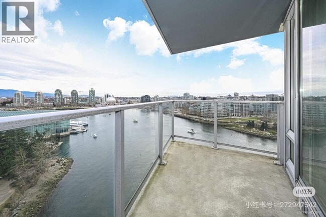 Building Photo - 8 Smithe Mews