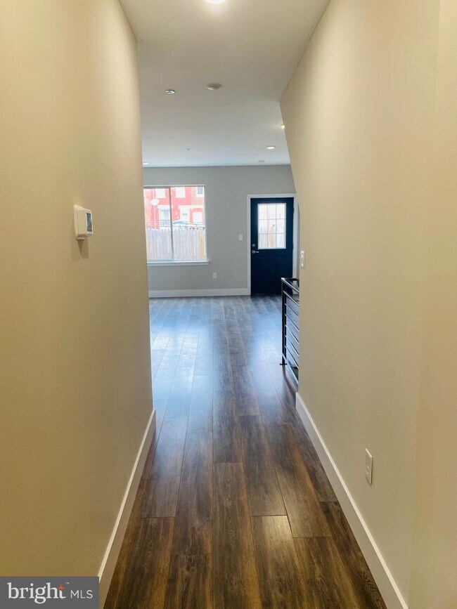 Foto del edificio - 1845 E Huntingdon St