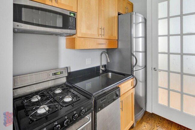 Foto del edificio - 345 E 5th St