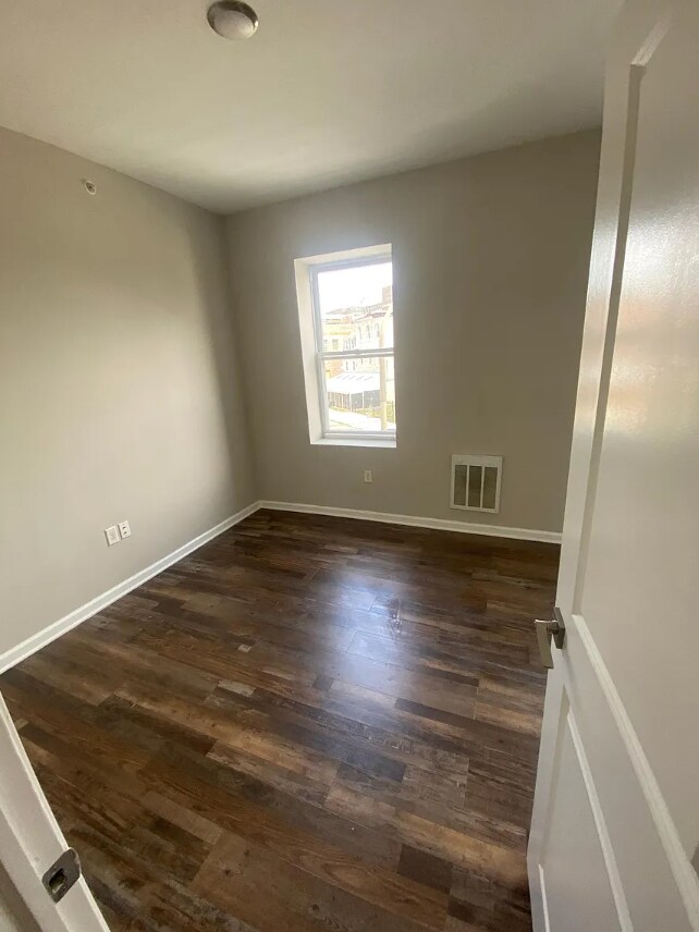 Building Photo - 1470 N 52nd St