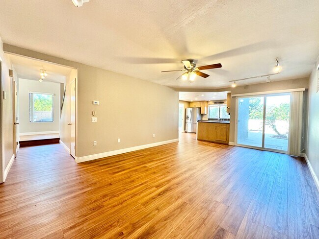 Foto del edificio - Beautiful 3Bd/2.5Ba Home Located In Carmel...