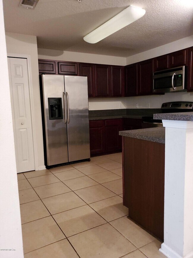 Building Photo - 6925 Ortega Woods Dr