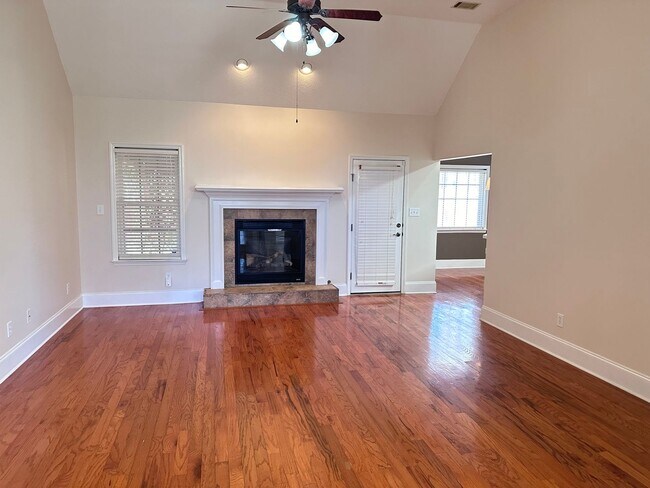 Building Photo - Wonderful brick ranch in Evans