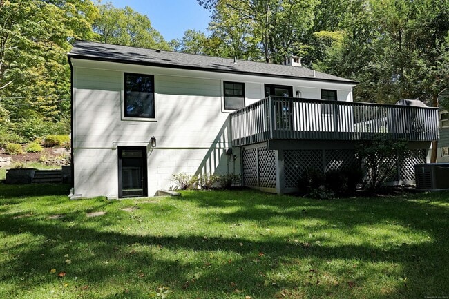 Building Photo - 245 Great Hill Rd