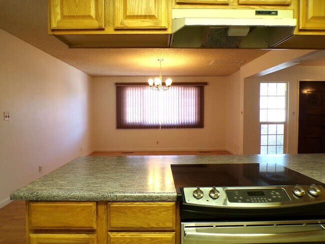Foto del edificio - Charming 3 bedroom Home Near Beyer High School