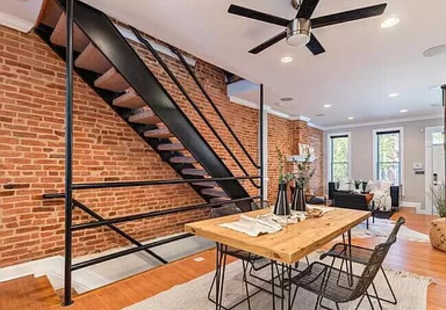 Building Photo - 811 S East Ave