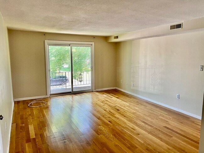 Building Photo - 5 Pilgrim Cir