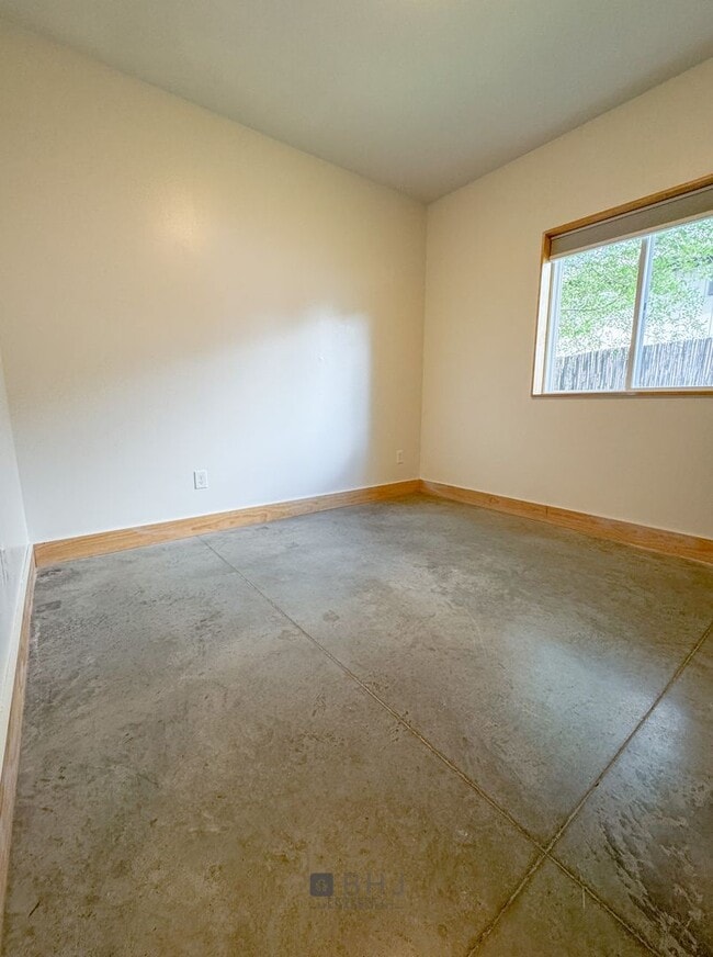 Building Photo - Cozy 2 BED / 1 BATH Single Family Home for...