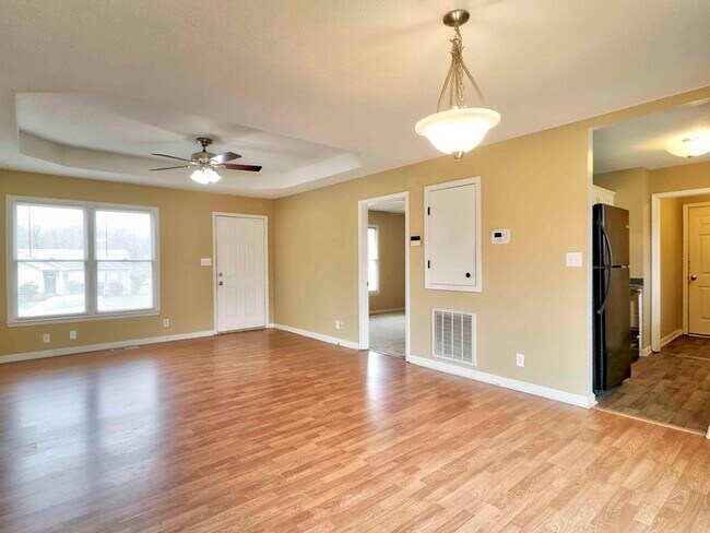 Building Photo - 613 Joshua Dr