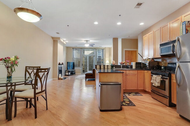 Building Photo - Beautiful 2BD/2BTH Apartment on Lawrence  ...