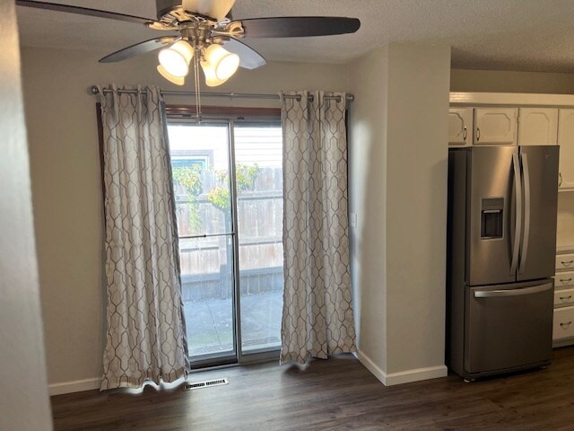 Foto del edificio - 1639 N Jeanette Ave