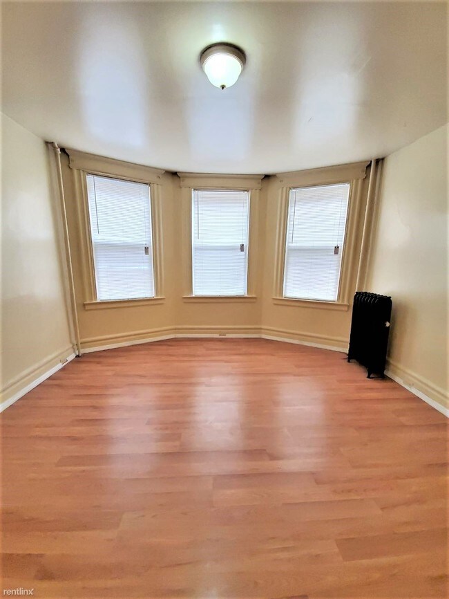 Foto del edificio - 3 br, 1 bath  - 49 Hazelwood Ave Apt 1