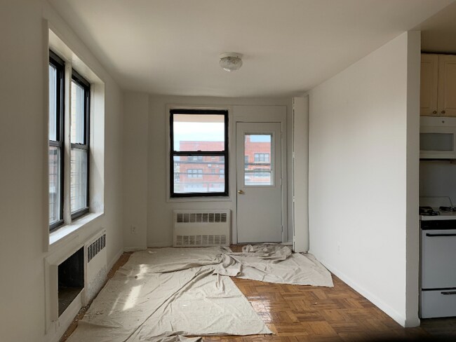Building Photo - 10 Monroe Blvd