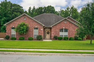Building Photo - 24 Lakeland Dr