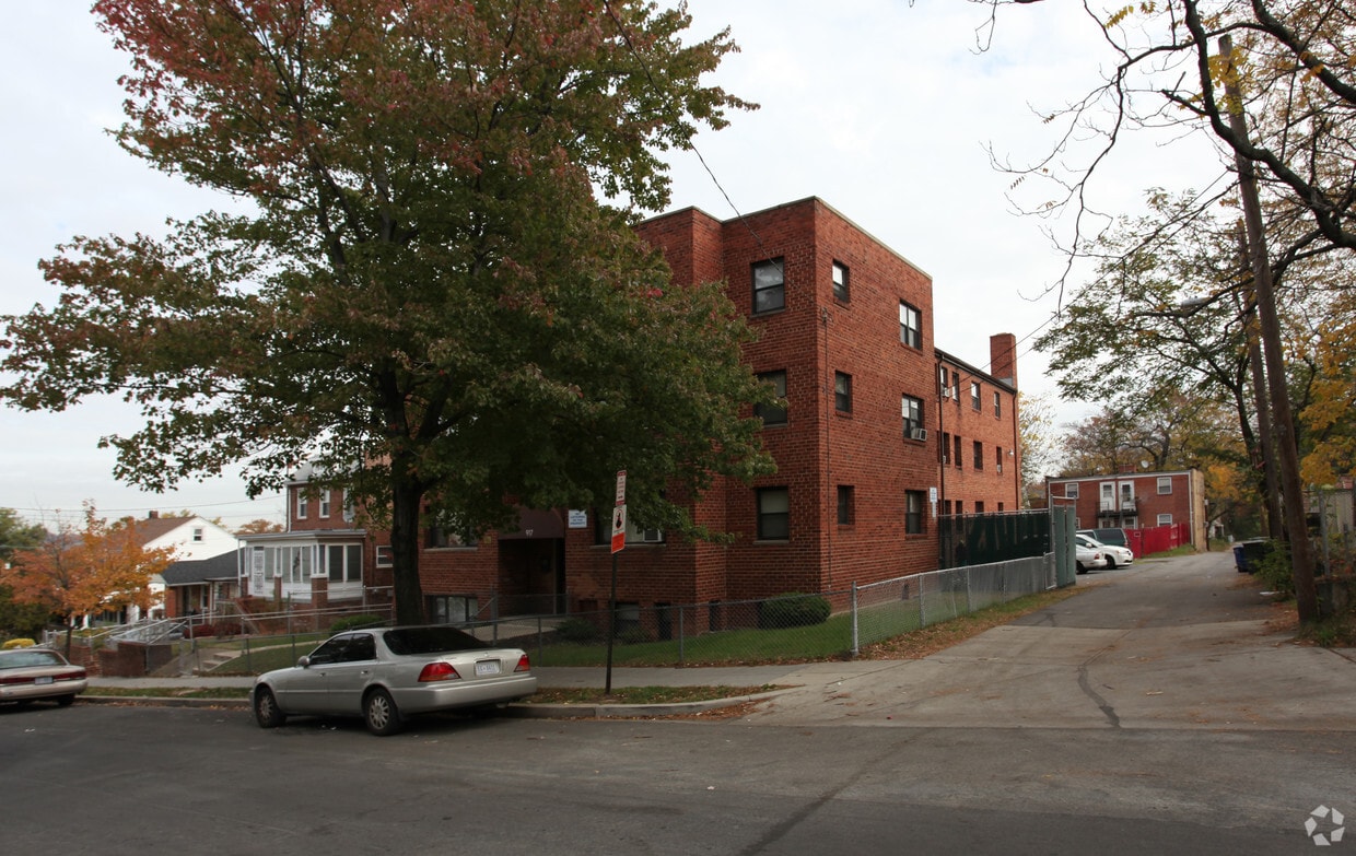 Building Photo - 917 48th St NE
