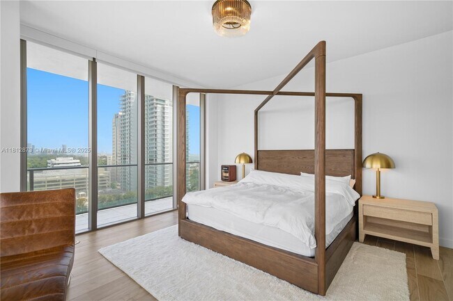 Foto del edificio - 2678 Tigertail Ave