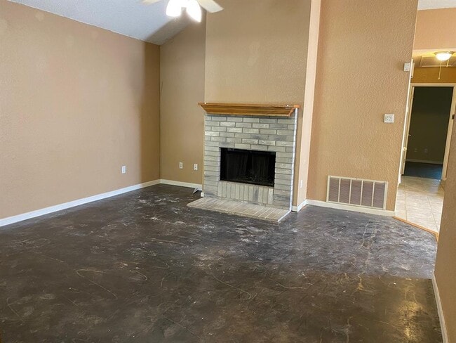 Building Photo - 2153 Redwing Way
