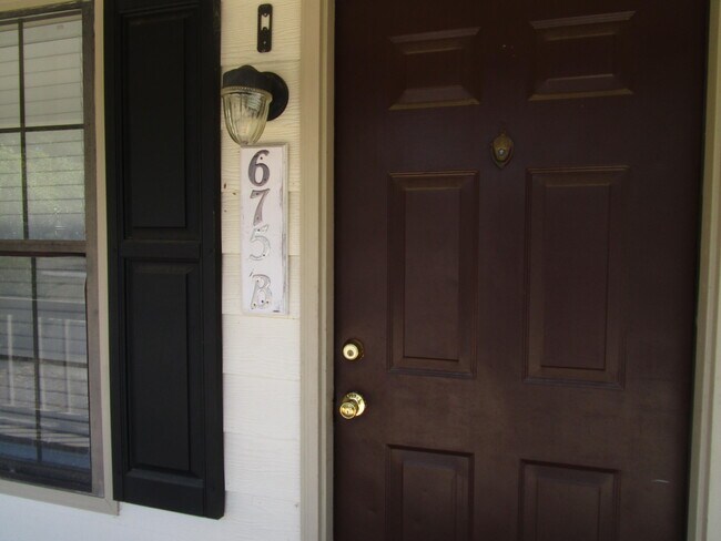 Foto del edificio - 675 Archdale Dr