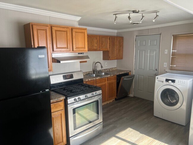 Foto del edificio - 2 bedroom House for Rent - Lake Station