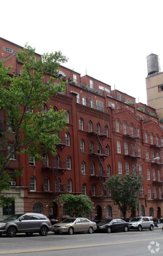 Building Photo - 227 E 96th St
