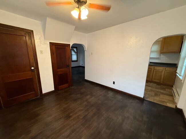 Building Photo - 1424 S Meeker Ave