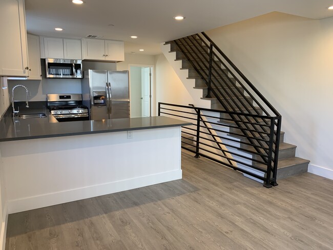 Building Photo - 2819 Alsace Ave