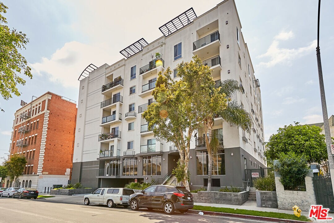 Foto principal - 733 S Manhattan Pl