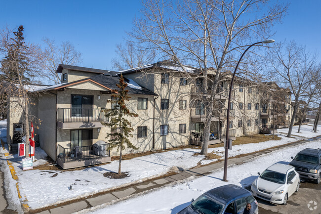 Photo du bâtiment - Falconcrest Village