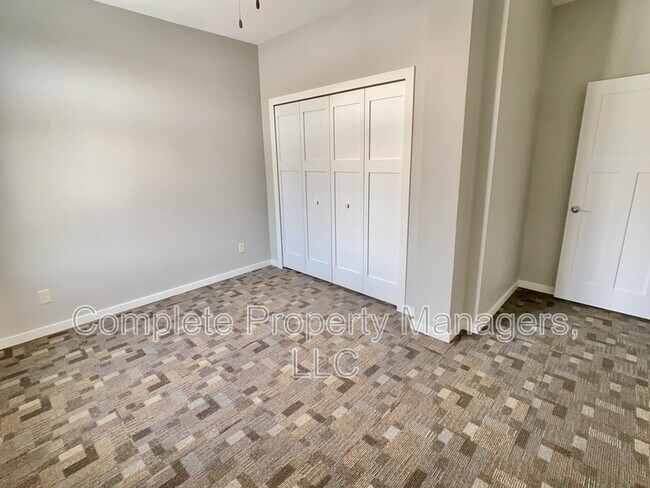 Foto del edificio - 207 E 4th St