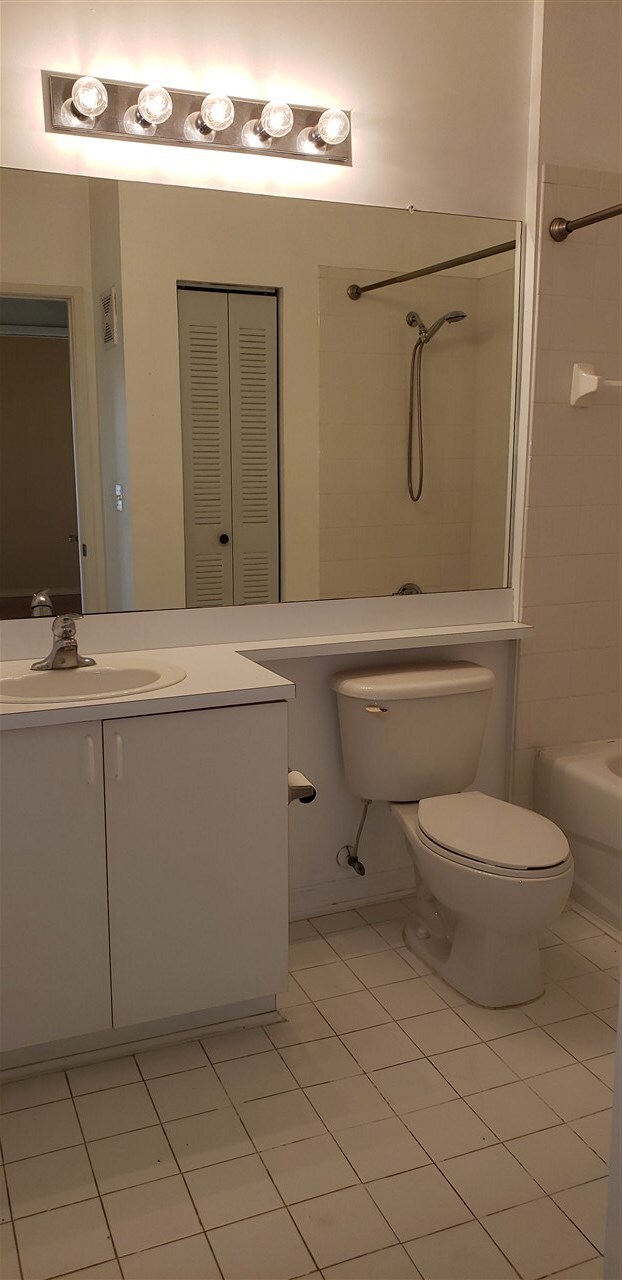 Building Photo - 610 Fairway Dr