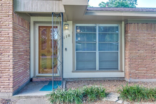 Building Photo - 118 Southbrook Cir