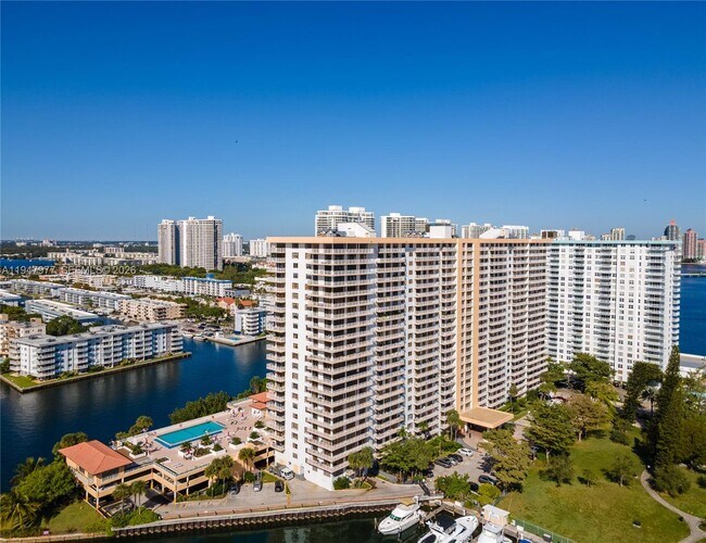 Building Photo - 290 174th St St