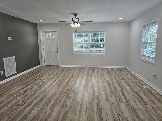 Foto del edificio - NEW LISTING!!!! Dont Miss Out