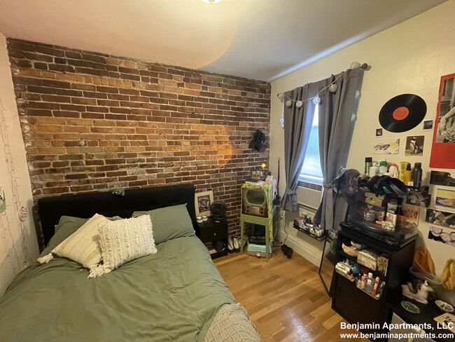 Foto del edificio - 218 W 8th St