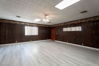 Building Photo - 5185 E Sun Valley Dr