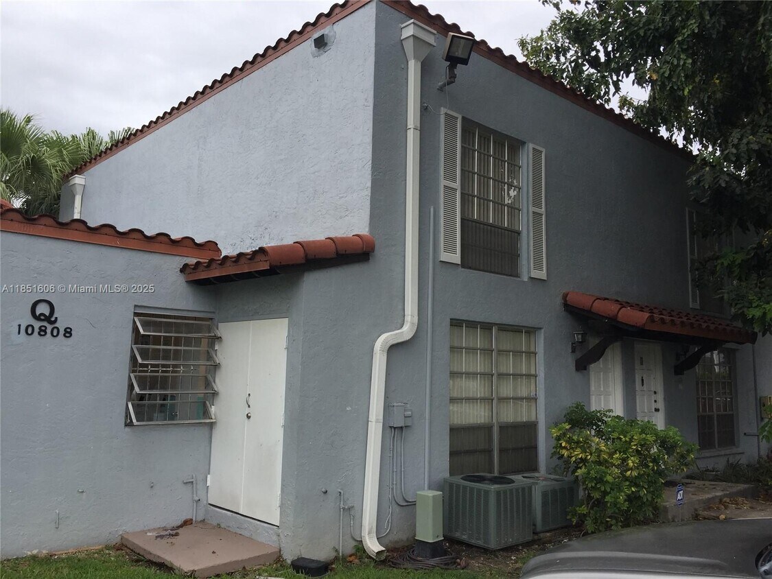Primary Photo - 10808 N Kendall Dr