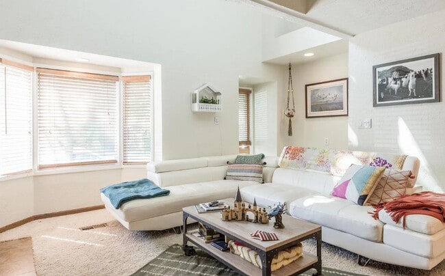 Foto del edificio - 1131 E Browning Ave