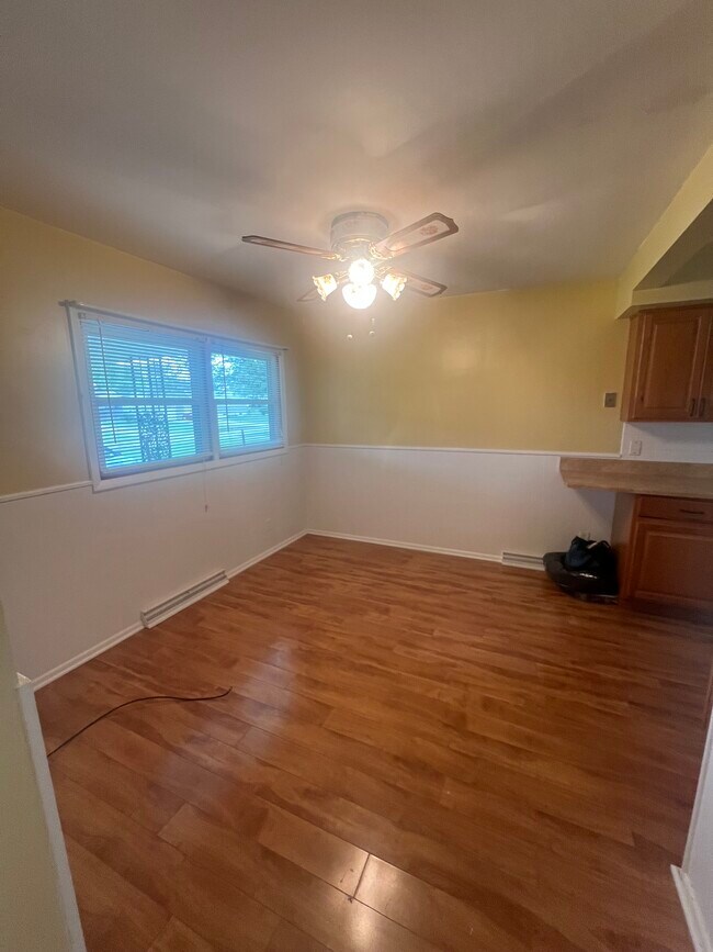 Foto del edificio - 5350 Pinecrest Ave
