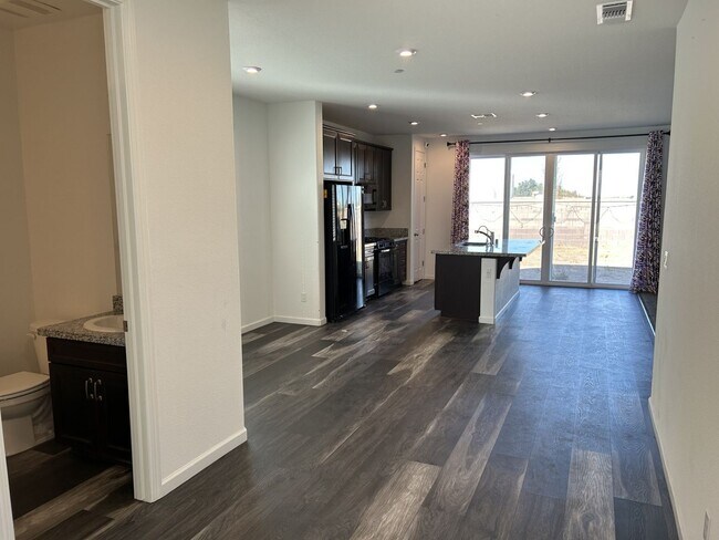 Foto del edificio - Wonderful 3 Bedroom, 3 'FULL' Bath Home