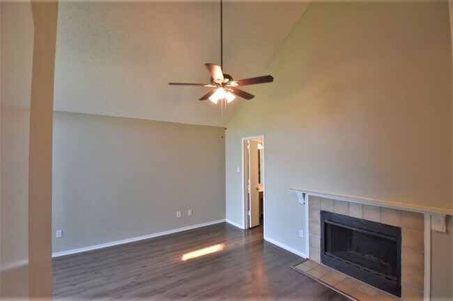 Building Photo - 6817 Driffield Cir W