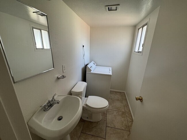 Foto del edificio - Holiday Gardens Townhome