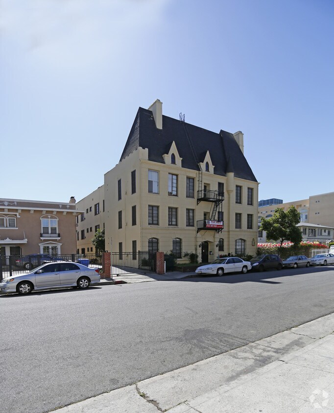 Building Photo - 520 S Serrano Ave