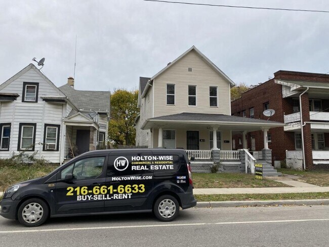 Foto del edificio - 7124 Clark Avenue #Up