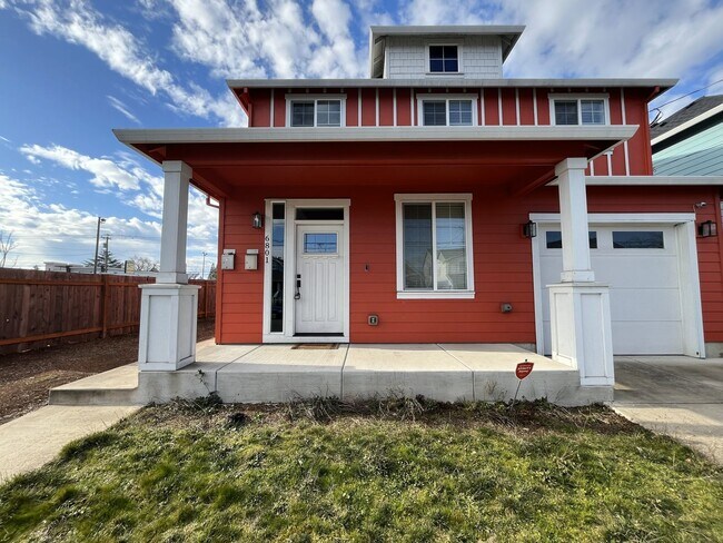 Building Photo - DKN1459