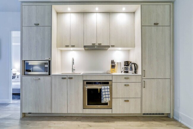 Building Photo - 470 Front St W