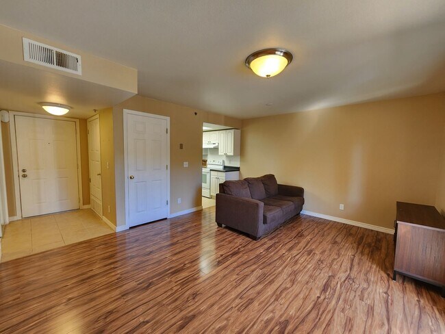 Foto del edificio - Downtown U of U gorgeous condo! THREE park...
