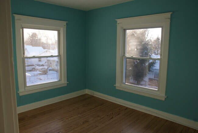 Upstairs bedroom (2 of 3) - 770 Eleanor St NE