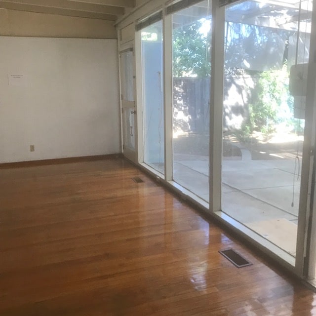 Building Photo - 392 Hayes Ave