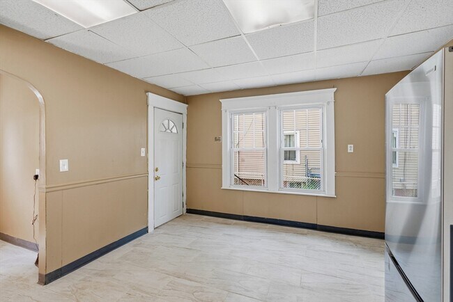 Building Photo - 371 Oakland St