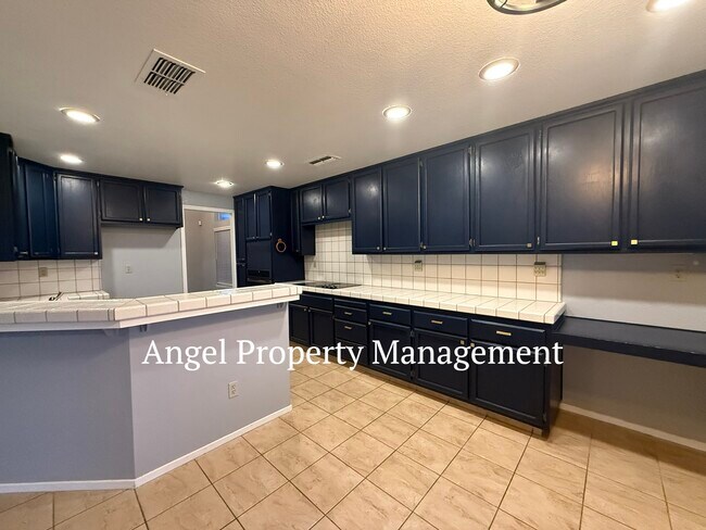 Foto del edificio - 9131 Brienne Way